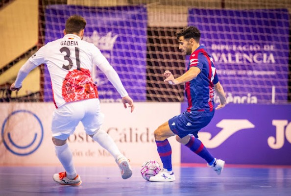 ElPozo sigue con su dinámica perdedora y los play off ya están en entredicho