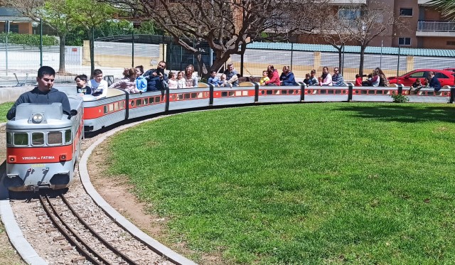 La 'Festa del Tren' converteix Benicàssim en punt de trobada dels aficionats del modelisme tripulat 
