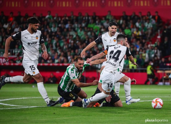 Betis y Valencia empatan y la final se decidirá en la prórroga