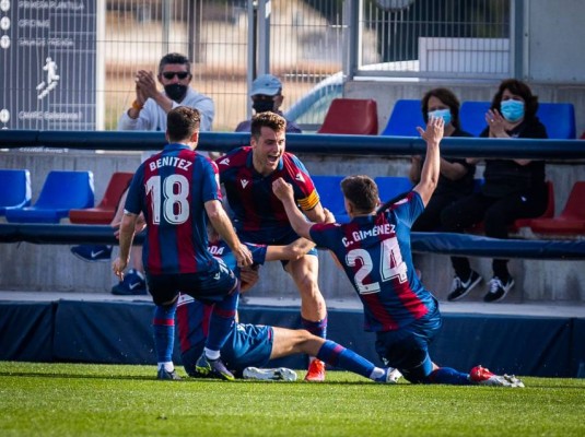El Atlético Levante quiere emular al primer equipo en Los Cármenes

