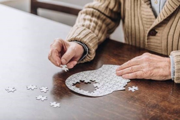 La raza de las personas puede afectar a la interpretación de resultados de informes para el Alzheimer, según estudio
