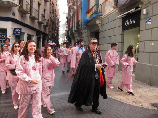Más de 400 agentes de la policía local de Murcia velan por el buen desarrollo del Entierro de la Sardina