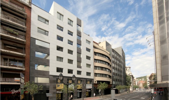 La socimi de Juan Alcaraz vende su edificio de Bilbao por 42 millones tras ganar 20 el año pasado