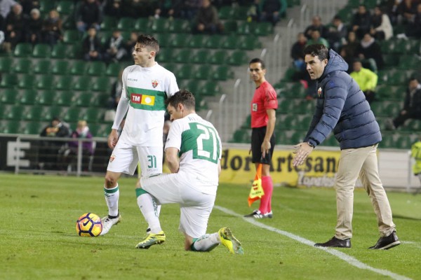 El Elche pierde a Albacar de dos a tres semanas por un esguince de rodilla