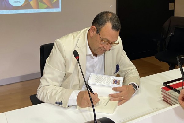 José Manuel González de la Cuesta presenta 'El dilema de Sofía', una novela de intriga y desamor 
