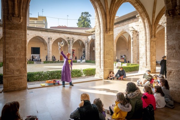 El Centre del Carme aprovecha las vacaciones escolares para volcarse con la infancia