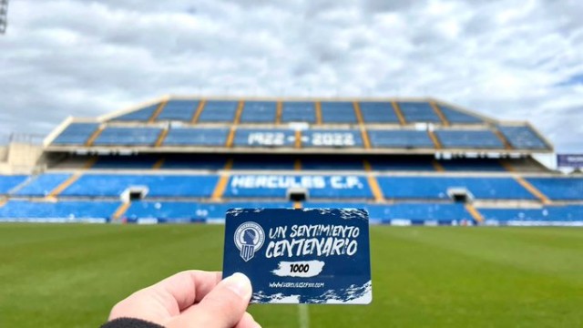 El Hércules lanza el carnet del centenario para financiar algunas actividades