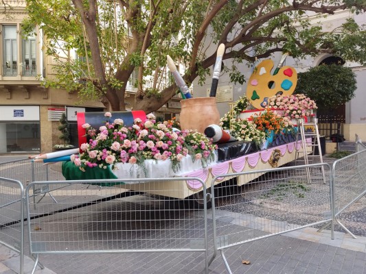Las carrozas de la Batalla de las Flores ya están expuestas por las calles de Murcia