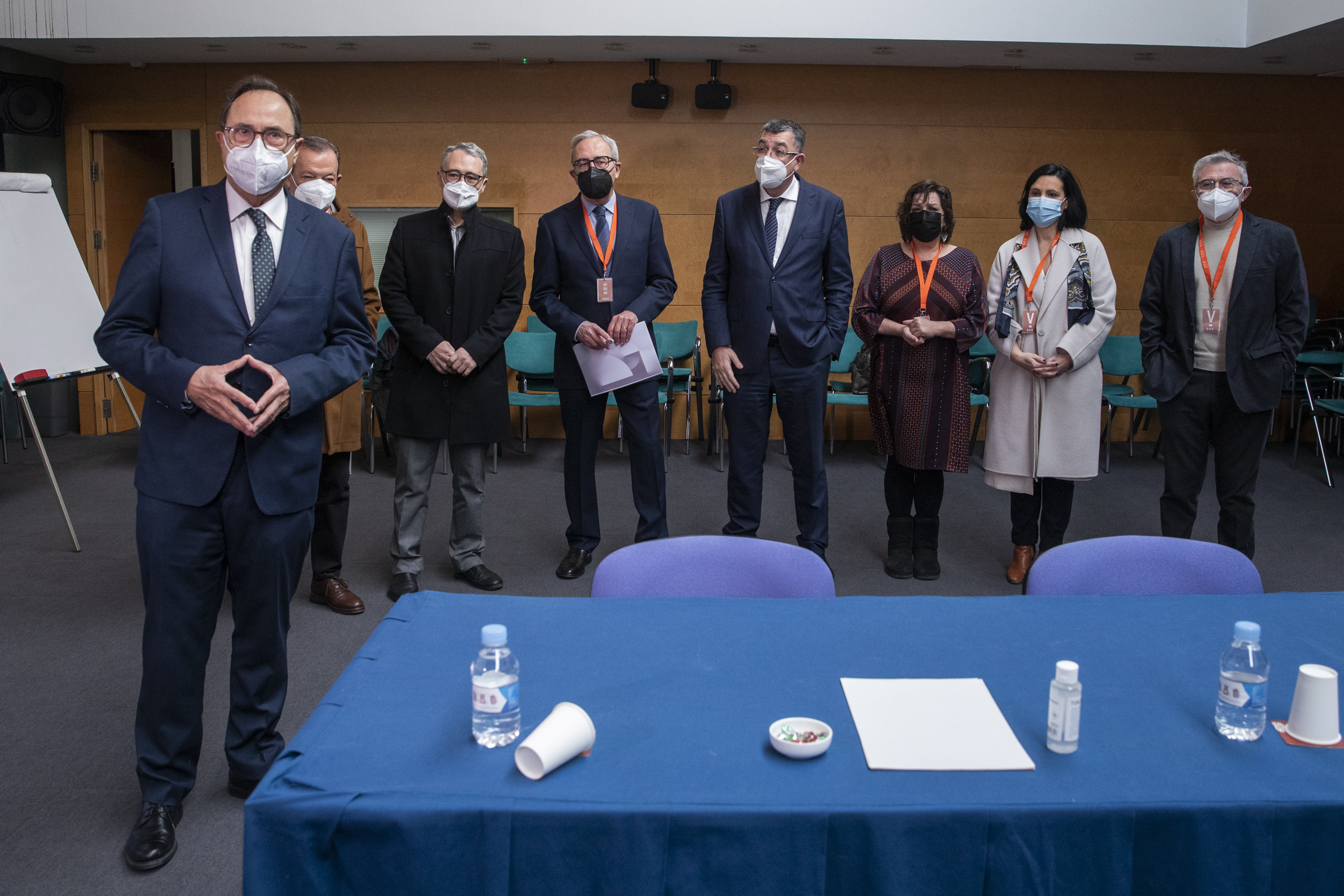 Los expertos de la Comunitat, en la presentación de sus alegaciones en Les Corts. Foto: EVA MÁÑEZ - 