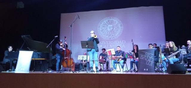 Les 'big band' de l'UJI i la Universitat d'Almeria estrenyen llaços de col·laboració