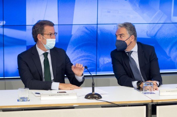 Feijóo plantea una ayuda a familias necesitadas de hasta 300 euros y bajar IRPF a rentas menores de 40.000 euros
