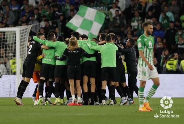 Los jugadores del Elche ya ven la salvación al alcance de la mano