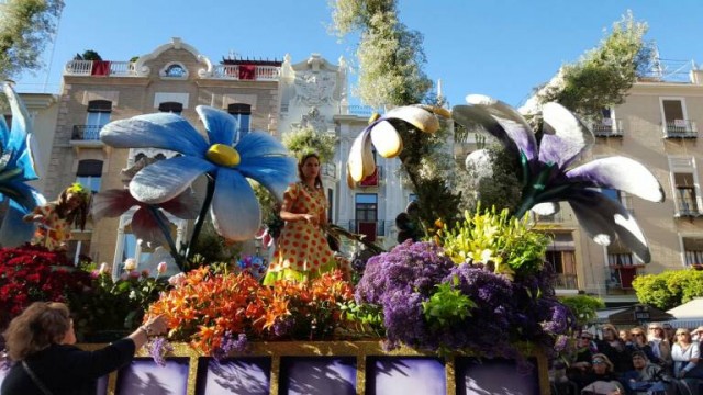 La Batalla de las Flores regresa este jueves a las calles de Murcia con siete carrozas en el desfile 