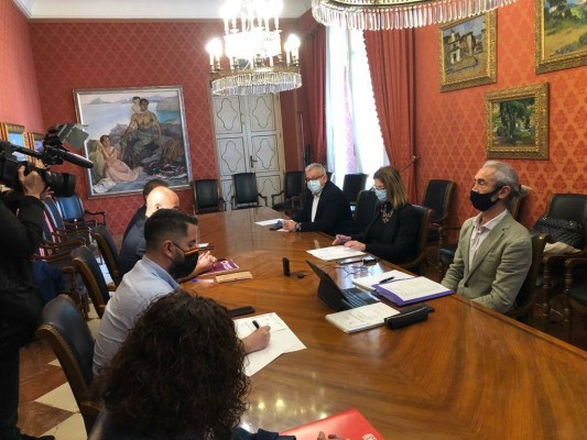 Vox se suma al eje progresista y también pide que González y Barcala respondan por el 'caso enchufes'