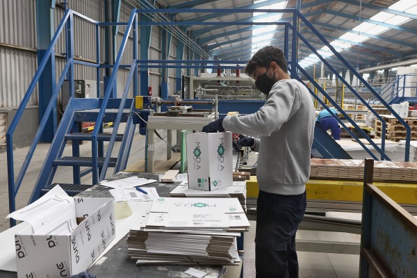 La exportación de azulejo sigue al alza por el aumento de precio, pero ya cae en tonelaje