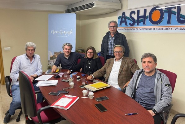 Patronal y sindicatos rubrican el convenio de la hostelería de Castellón con un alza salarial del 11% en 2024