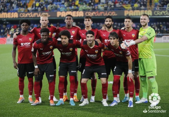 Pocos méritos para tener minutos en Sevilla