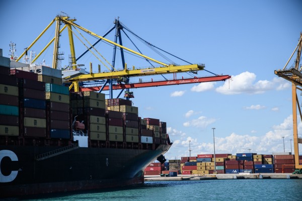 España casi cuadruplica déficit comercial hasta febrero, con 10.775 millones