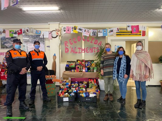 Alumnado del colegio campellero Rafael Altamira recogen 700 kilos de alimentos para Cáritas