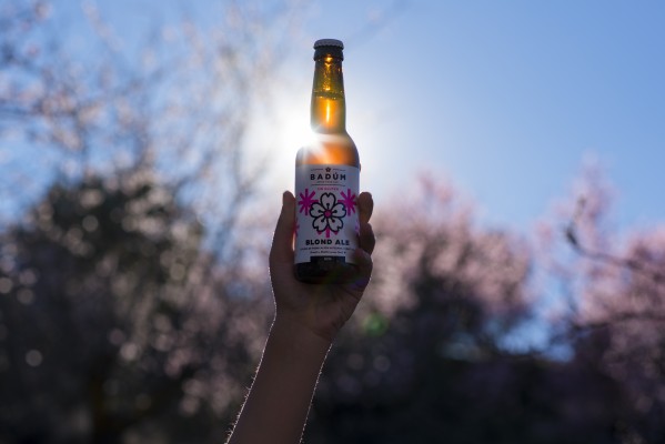 Badúm, la cerveza que quiere ser consciente, con calabaza y alcachofa DO Benicarló