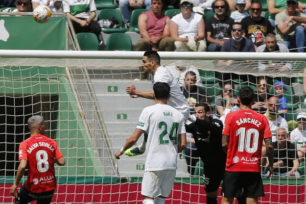 Pedro Bigas y Kike Pérez coinciden en que el Elche ha dado un gran paso para salvarse
