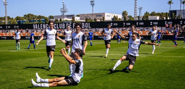 El Mestalla asciende y recupera una de las dos categorías perdidas el curso anterior