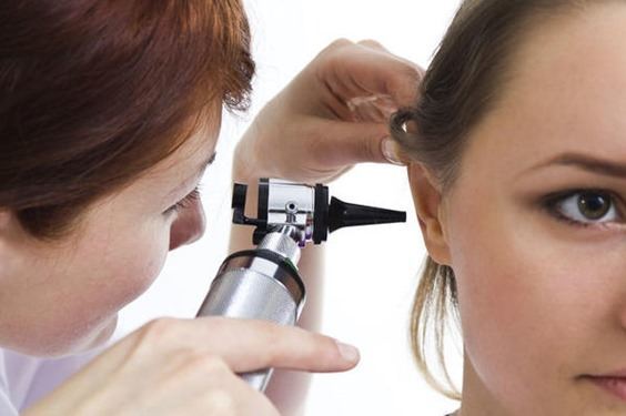 Casi la mitad de los españoles reconoce haber tenido tapones de cera