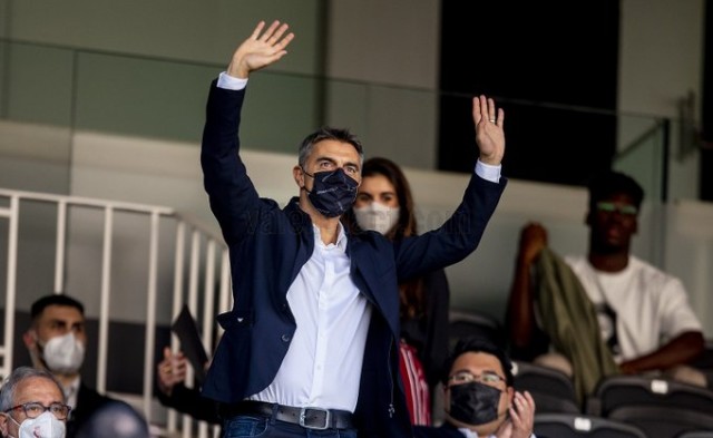 Mestalla se rinde ante ‘Piojo’ López
