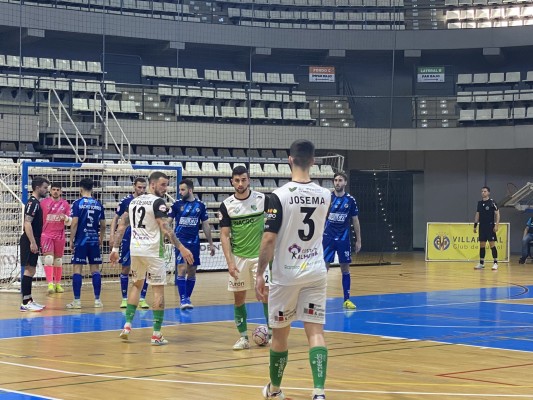 El Bisontes Castellón lleva la locura al Ciutat con una victoria a falta de un segundo para el final (3-2)