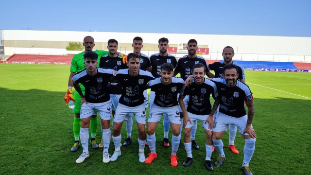 El Mar Menor encaja su tercera derrota consecutiva y la promoción de ascenso se encarece