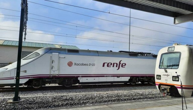 Renfe convierte su flota en espacios cardioprotegidos con desfibriladores a bordo