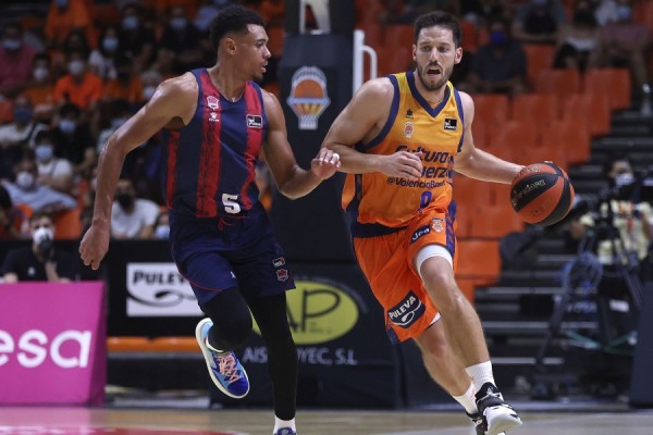 El Valencia Basket busca recuperar la energía y alejar al Baskonia
