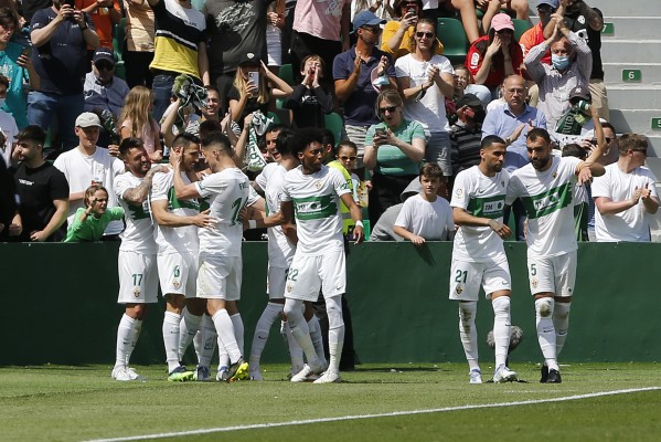 El Elche acaricia la permanencia en Primera