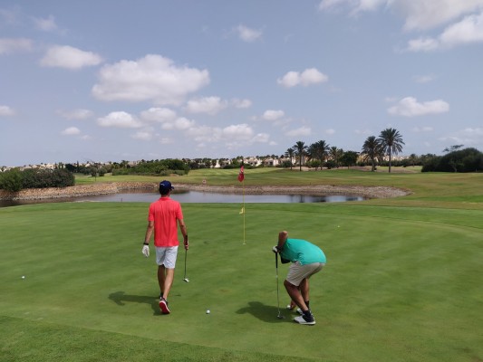 El golf de la Región sigue ganando adeptos pese a los 'obstáculos' de la pandemia