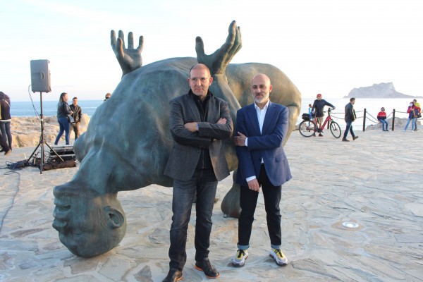 El Gigante de Sal de Teulada Moraira se viste de colores por el Día Mundial del Arte


