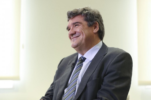 Escrivá avanza la creación de 150.000 empleos hasta abril pese a la guerra
