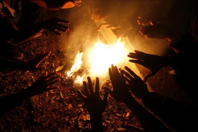 Una velada al calor de hogueras y la narrativa oral valenciana en el Museu Valencià d'Etnologia