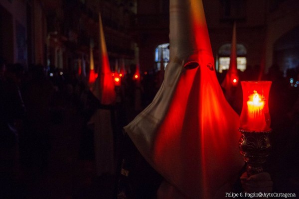 Las procesiones californias dan testigo a los marrajos con el Encuentro de este Jueves Santo