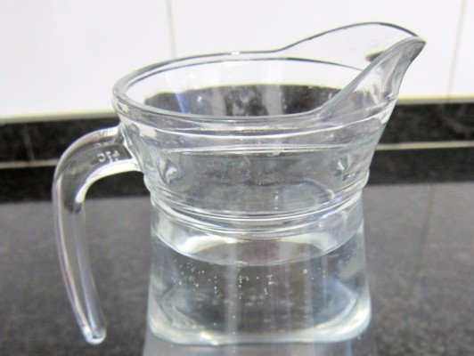 Facua pide vigilar que bares y restaurantes ofrezcan agua de grifo gratis como dicta la ley de residuos