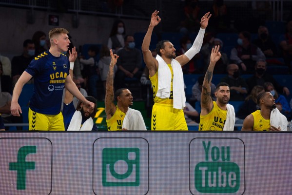 El UCAM CB se queda sin colchón y tiene al Granca con los mismos triunfos al acecho de los play off