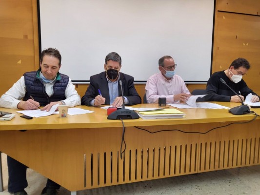 Fevama firma con UGT y CCOO el convenio de la madera con una subida salarial anual del 2,7%