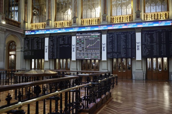El Ibex registra un alza del 0,46% y vuelve a cotizar por encima de los 8.600 enteros