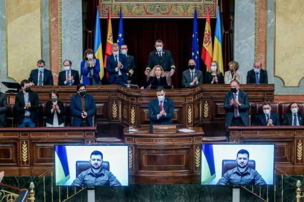 El 40% de los españoles apoya la actuación del Gobierno ante la guerra de Ucrania, según el CIS