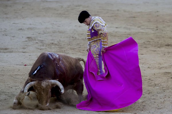 Compromís quiere que la Ley Audiovisual califique los toros como contenido perjudicial para menores