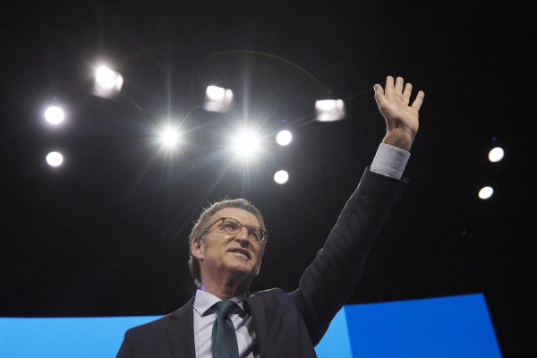El PP recorta a tres puntos la ventaja del PSOE tras la llegada de Feijóo, según el CIS