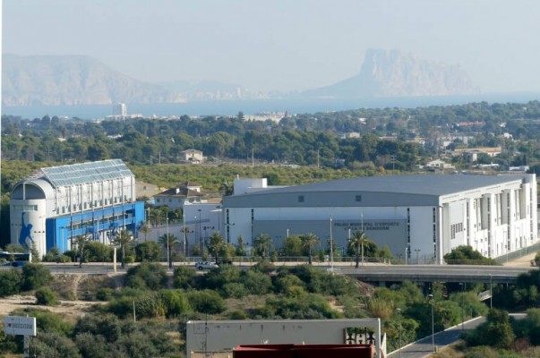 Benidorm rehace su proyecto para la instalación de placas fotovoltaicas en 12 colegios y edificios públicos