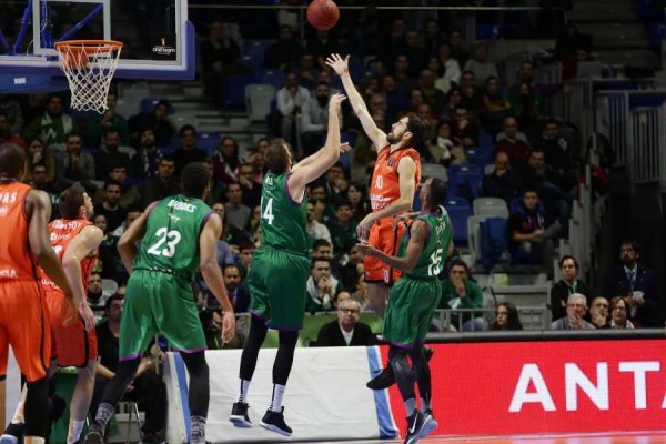 El Valencia Basket se clasifica a lo grande y mete en apuros al Unicaja