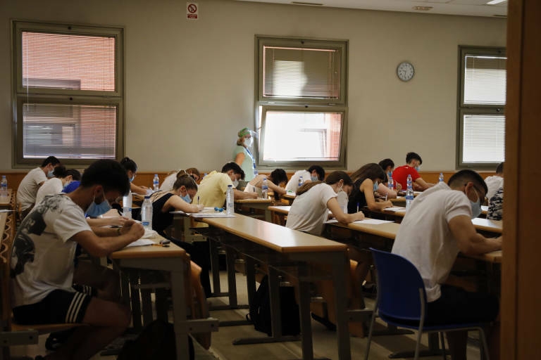 El Ejecutivo limita el nuevo sistema de acceso a la docencia pública a interinos de larga y media duración