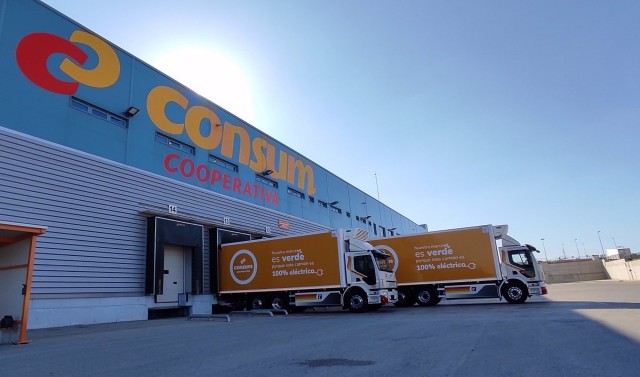 Consum inicia el transporte 100% eléctrico con dos camiones para el reparto a tiendas de la Región