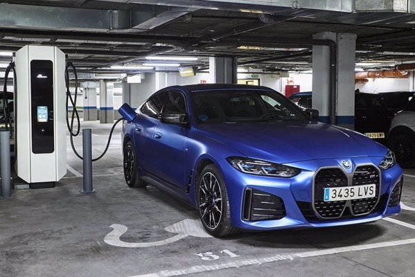 Power Electronics y Emovili Valencia suministran 150 cargadores eléctricos a BMW